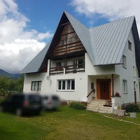 Valeria Lodge *