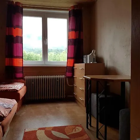 Valéria Lodge *