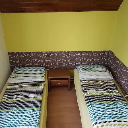 Valéria Lodge *